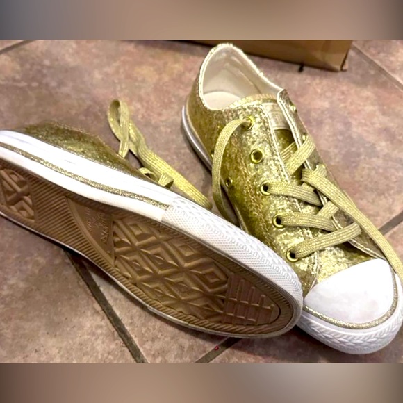 Converse girls sz 3- vguc - Picture 1 of 1